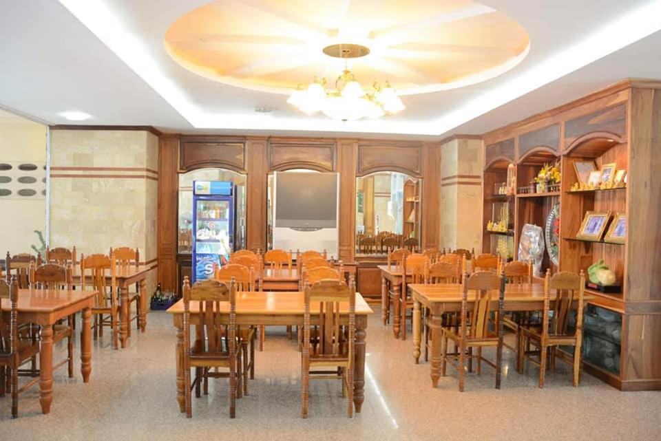 Submukda Phoomplace Hotel موكداهان المظهر الخارجي الصورة