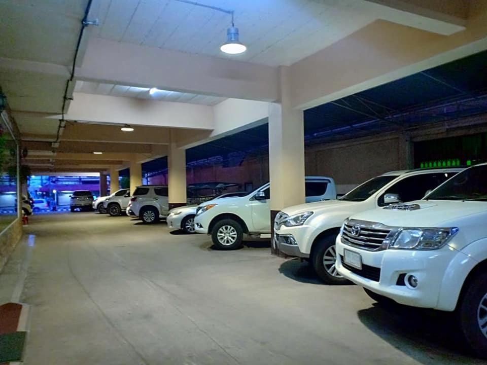 Submukda Phoomplace Hotel موكداهان المظهر الخارجي الصورة