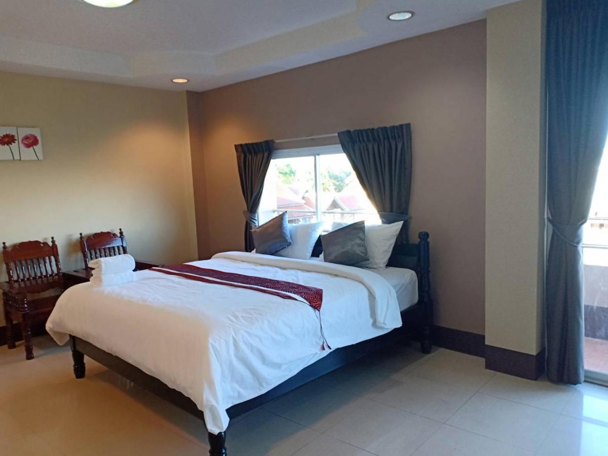 Submukda Phoomplace Hotel موكداهان المظهر الخارجي الصورة