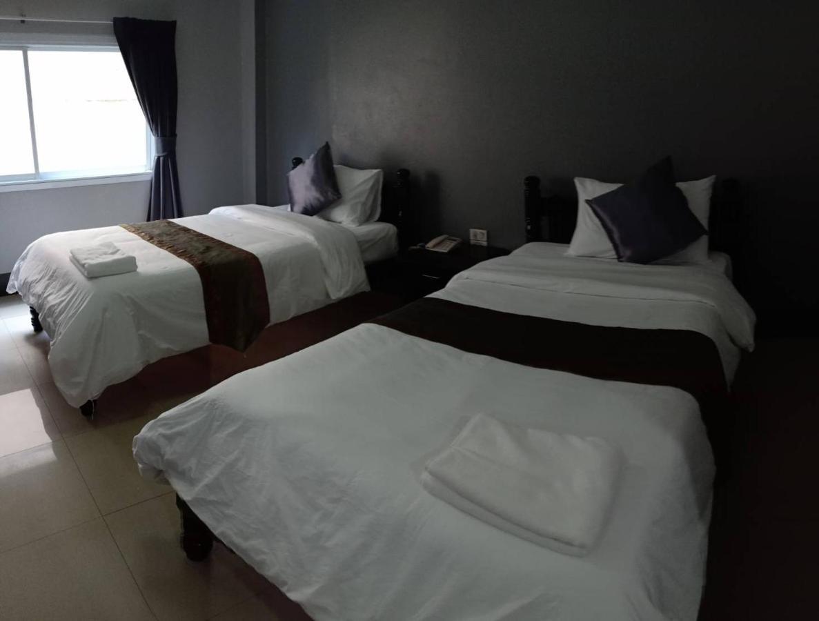 Submukda Phoomplace Hotel موكداهان المظهر الخارجي الصورة