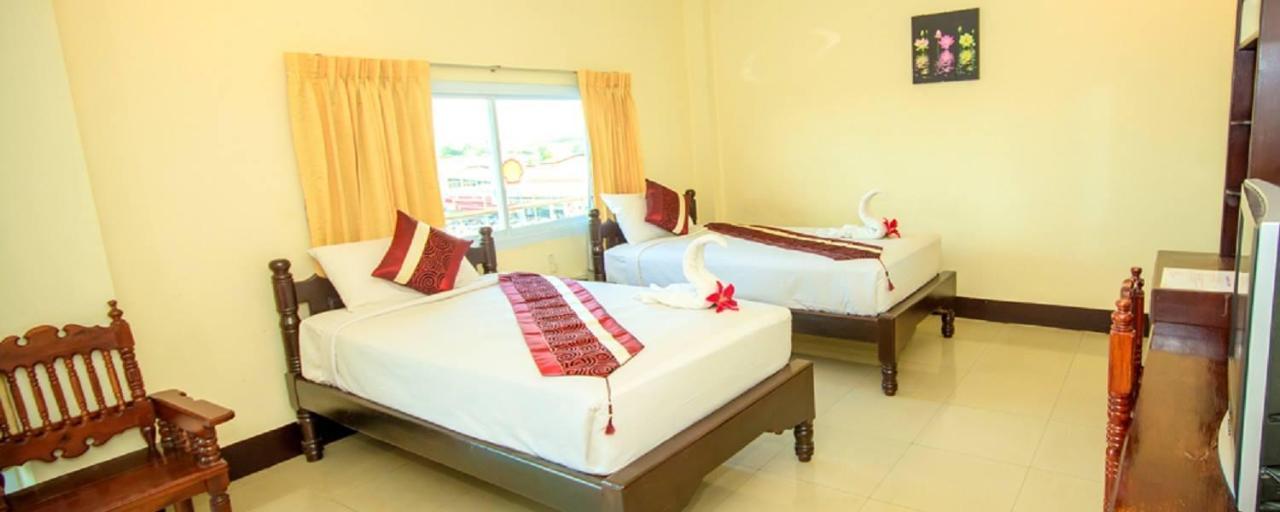 Submukda Phoomplace Hotel موكداهان المظهر الخارجي الصورة