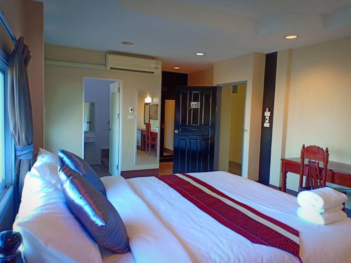 Submukda Phoomplace Hotel موكداهان المظهر الخارجي الصورة