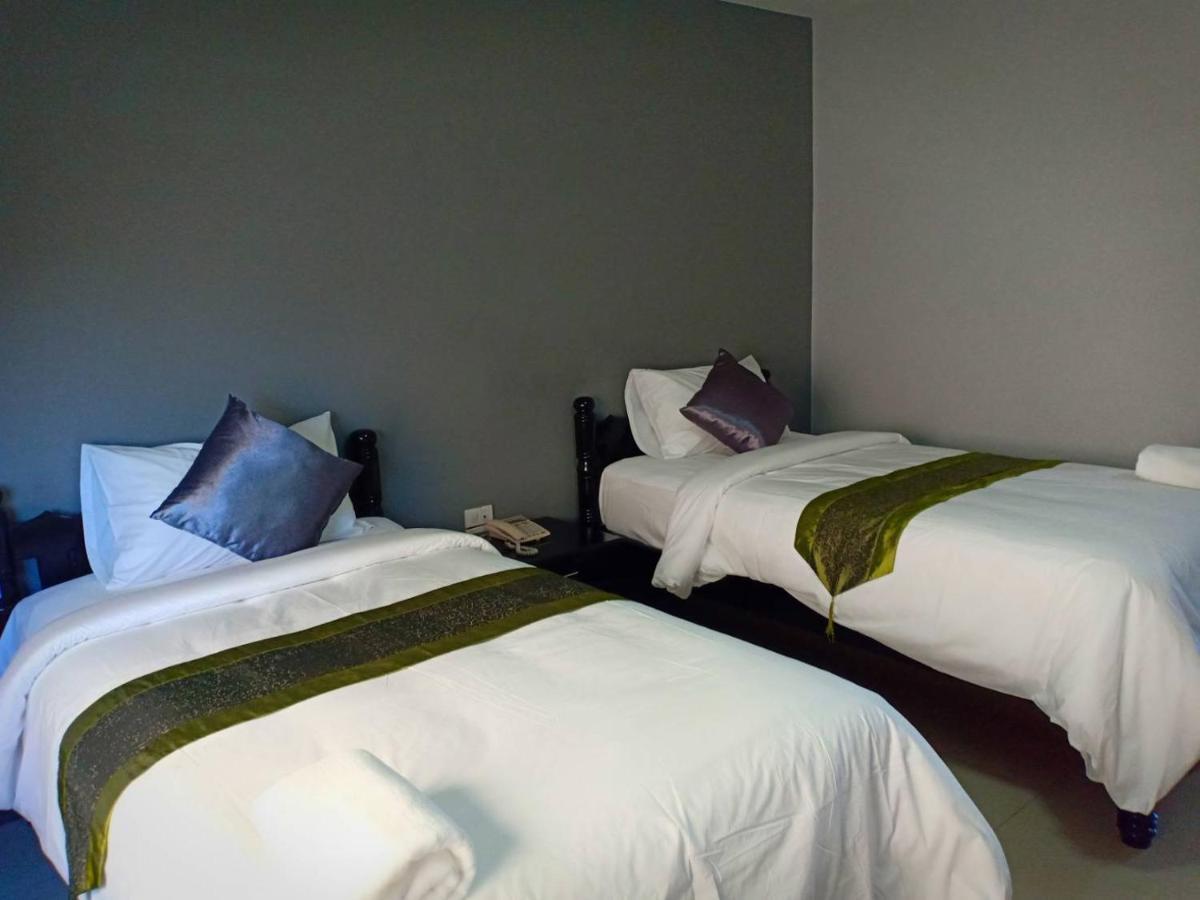 Submukda Phoomplace Hotel موكداهان المظهر الخارجي الصورة